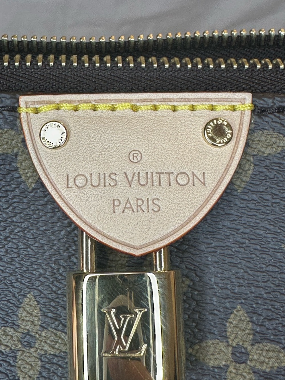 Louis Vuitton Pochette Tirette Crossbody - Picture 4 of 16